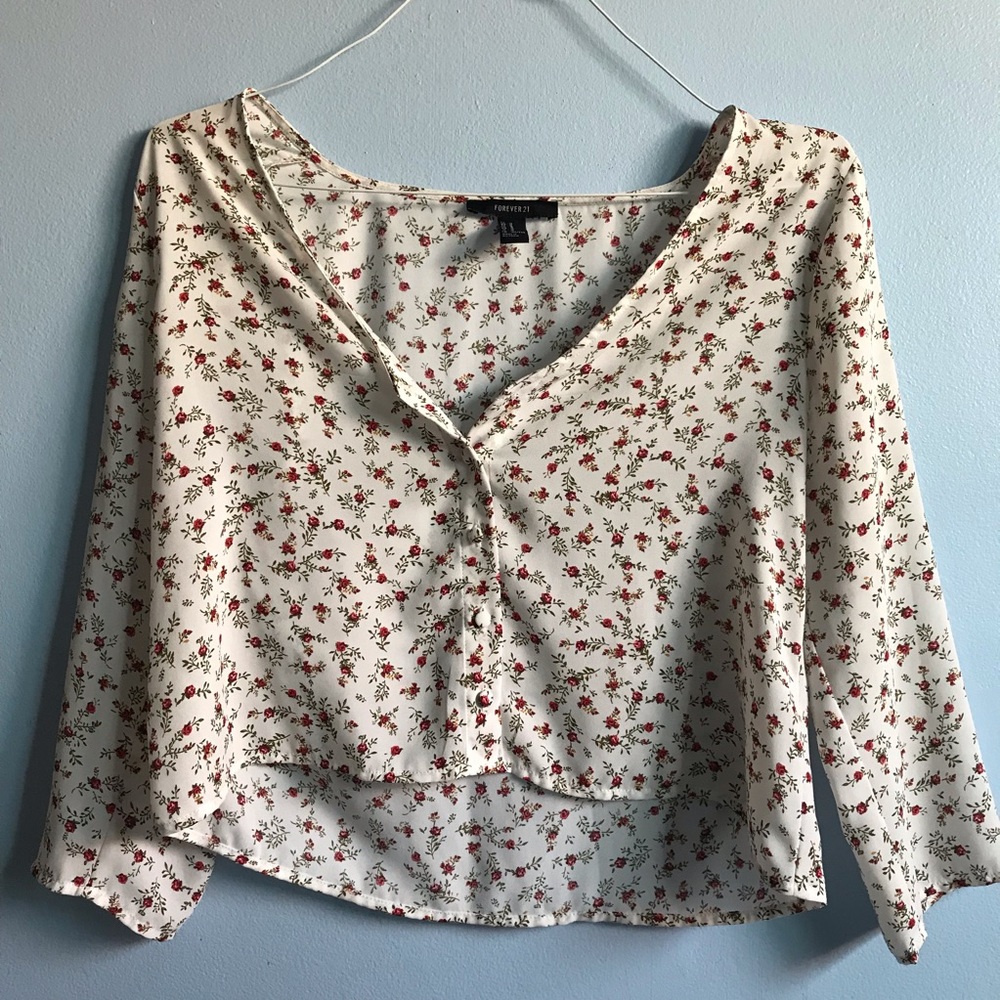 🌹 ADORABLE rose patterned crop-top blouse